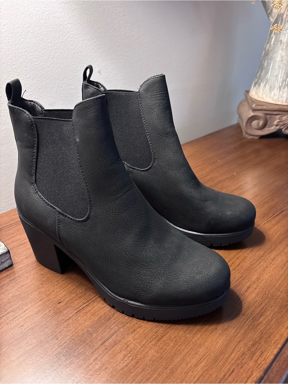 Women's Matt Black Chelsea Block Heel Gothic Edgy Lug Sole Ankle Boot Size 7.5